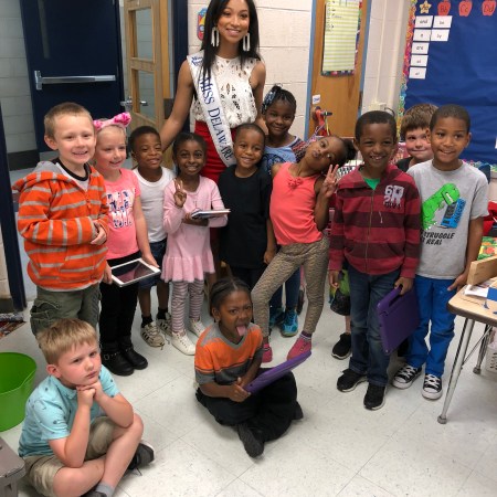 Success Won’t Wait donates 600+ books to Castle Hills Elementary School to finish the school year on a high note!