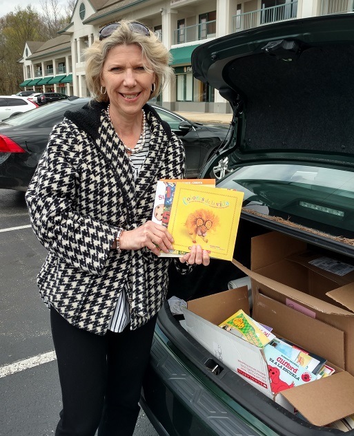 Success Won’t Wait supports The Wilmington Hospital Pediatrics Clinic with a donation of 200+ books