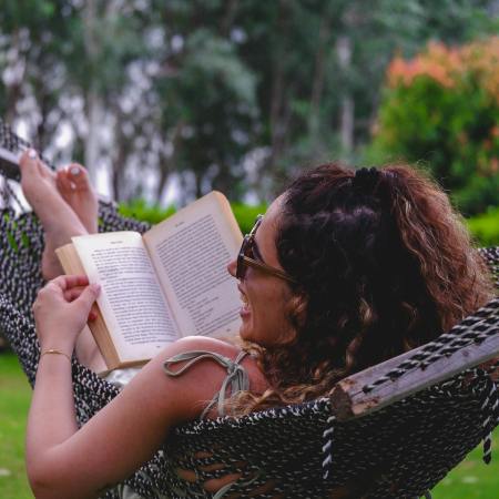 Parents, Lead by Example! How to Model Reading to Your Children